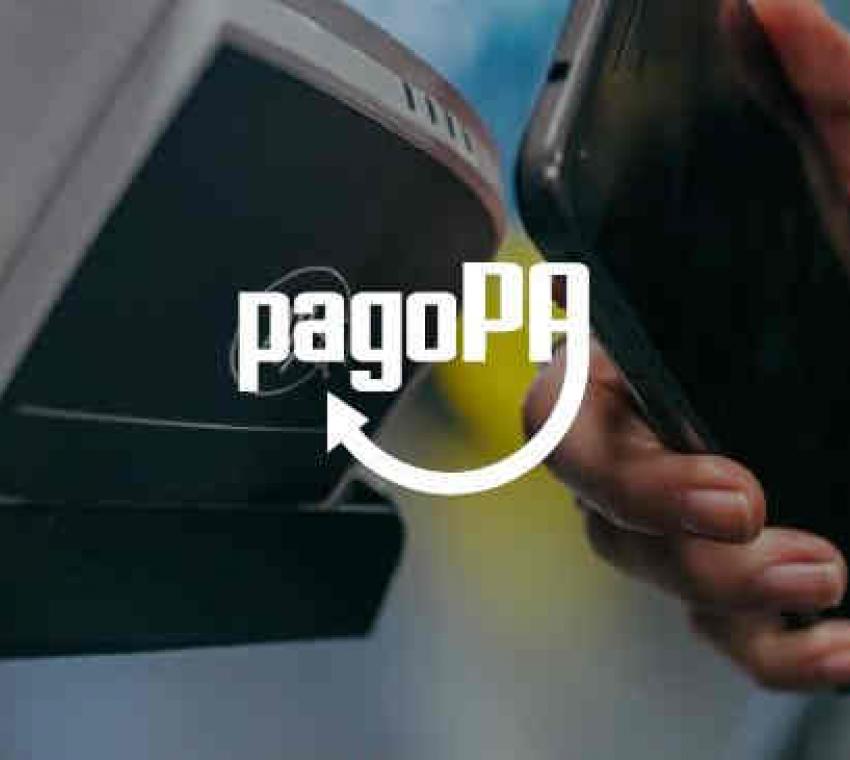 logo pagopa su immagine pagamento tramite nfc