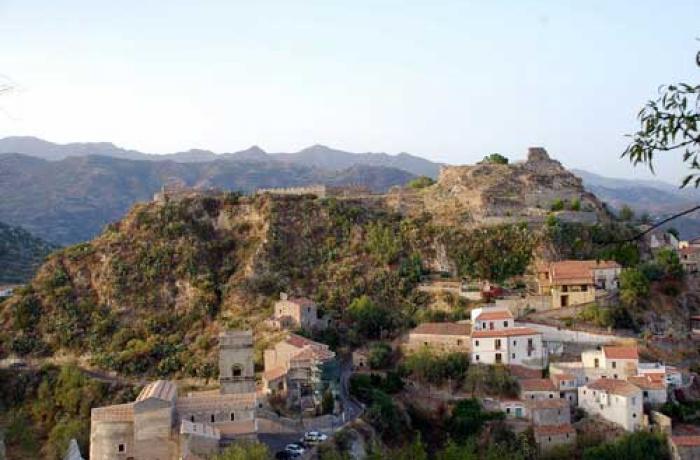 Andar per Castelli nei Peloritani 