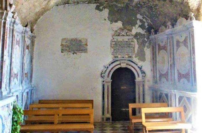 Capo Milazzo, la Chiesa Rupestre di S. Antonino, la Grotta di Polifemo