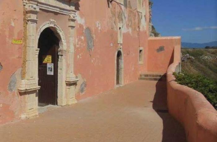 Capo Milazzo, la Chiesa Rupestre di S. Antonino, la Grotta di Polifemo
