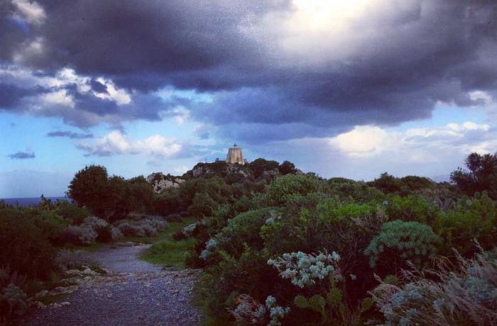 Capo Milazzo, la Chiesa Rupestre di S. Antonino, la Grotta di Polifemo
