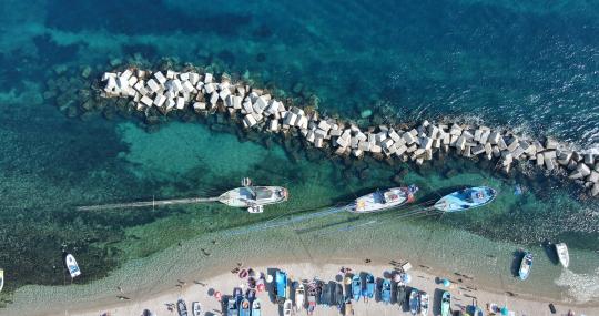 Barche pesca al pesce spada ormeggiate